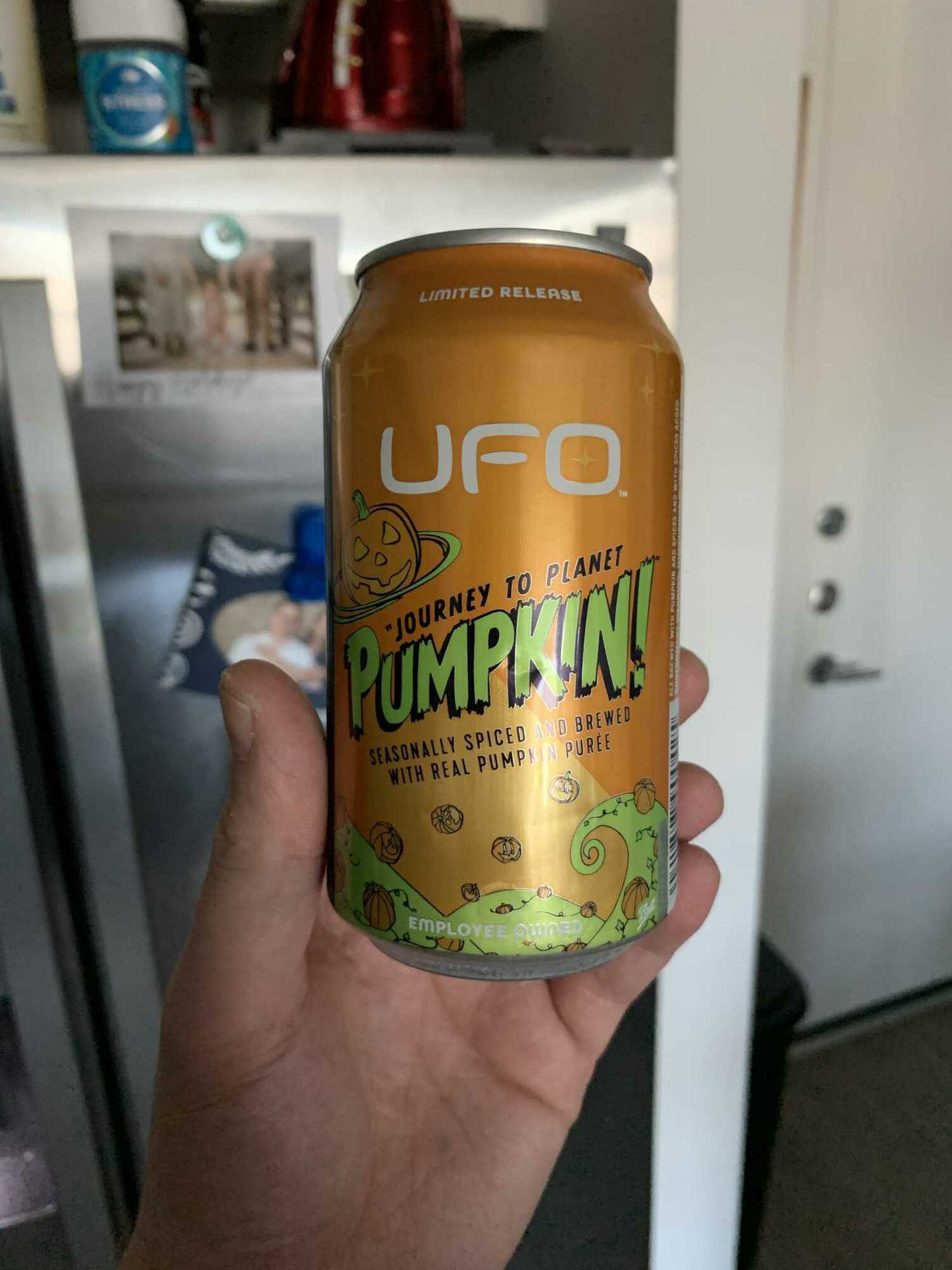 Harpoon Journey To Planet Pumpkin! beer Label Full Size